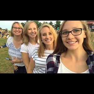 Meet your Posher, Eliza